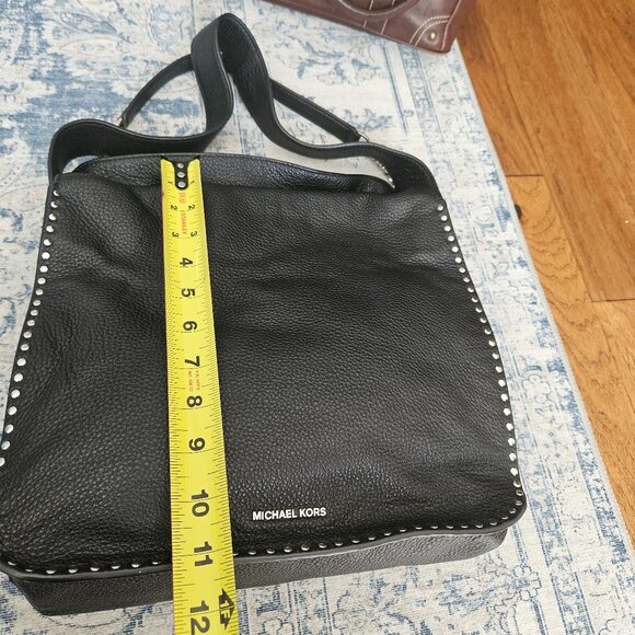 Michaels Kors Black Leather Shoulder Bag with magnetic closure - Picture 7 of 7